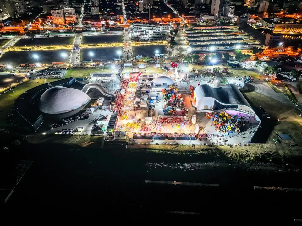 Caminho Niemeyer teve um dos mais grandiosos carnavais da história da folia em Niterói