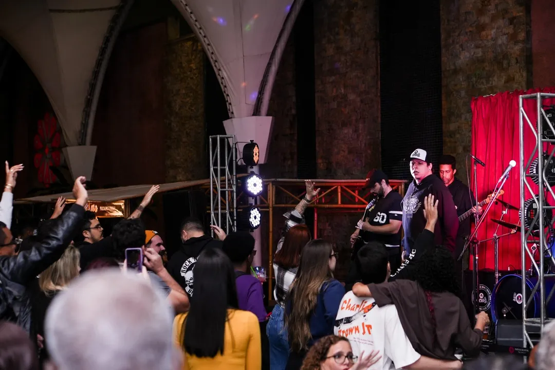 O evento acontece no jardim do shopping, com acesso livre para toda a população