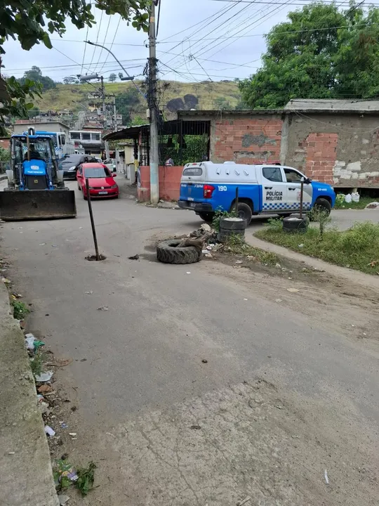 Ação de retirada de barricadas na comunidade da Chumbada