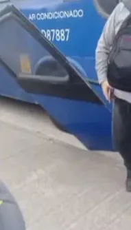 Passageiros precisaram embarcar em outro coletivo para seguir viagem
