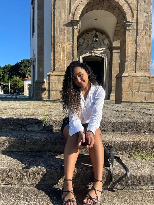 Estudante de Medicina da UFF não é considerada parda pela banca de heteroidentificação e tem matrícula cancelada