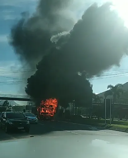 'Vermelhinho' pegou fogo na estrada