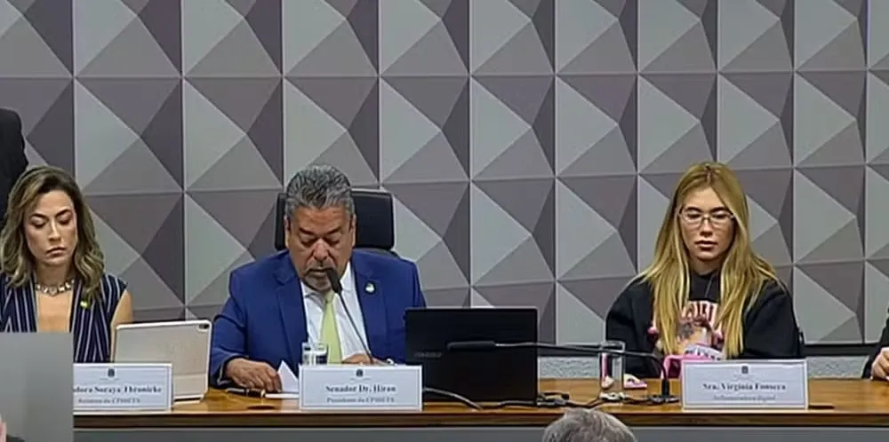 Virginia tem direito constitucional de permanecer em silêncio em perguntas que possam incriminá-la