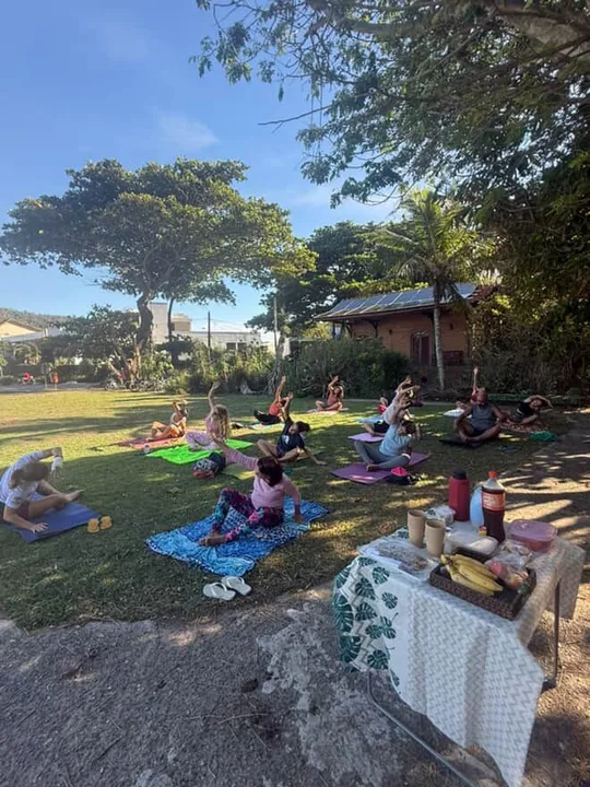 A atividade é gratuita e aberta ao público, promovendo bem-estar e conexão com a natureza