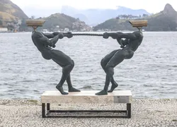 Praça do Rádio da Cidade- Cabo de Guerra, o paradoxo entre a ausência física e a presença digital
