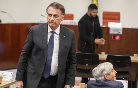 Bolsonaro nega tentativa de golpe e 'convida' Moraes para ser seu vice em 2026