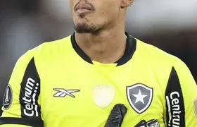 Botafogo acerta venda do goleiro John ao Nottingham Forest