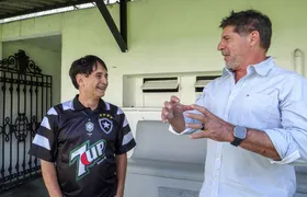 Botafoguenses, Gottardo e Byafra se encontram no Caio Martins e relembram histórias do Alvinegro