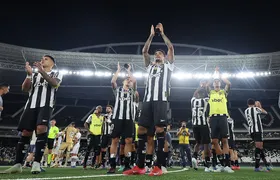 Botafogo duela com o Inter, no Nilton Santos, tentando afastar a desconfiança do torcedor