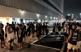 Delegação do Vasco chega ao Rio e é recebida por protestos do torcedor no aeroporto