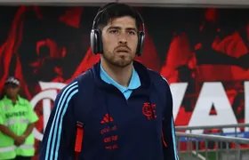 Jogadores do Flamengo sofrem tentativa de assalto no Rio; Carro do goleiro Rossi é alvejado por quatro tiros