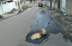Moradores do Barracão, em São Gonçalo, enfrentam vazamento em tubulação; Vídeo!