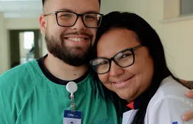 No Hospital Ronaldo Gazolla, mãe e filho compartilham a mesma vocação: cuidar