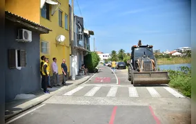 Prefeitura de Niterói remove deck irregular na Lagoa de Piratininga