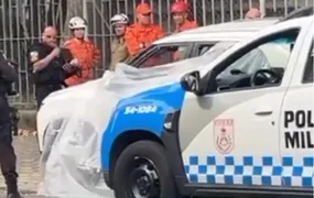 Tentativa de assalto contra dois PMs acaba com um policial morto no Rio