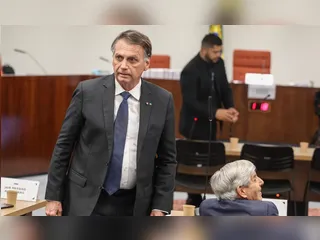 Bolsonaro nega tentativa de golpe e 'convida' Moraes para ser seu vice em 2026