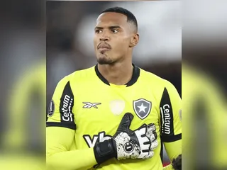 Botafogo acerta venda do goleiro John ao Nottingham Forest