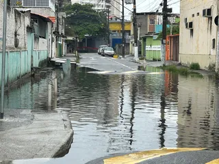 Chuva intensa deixa pontos de alagamento em São Gonçalo