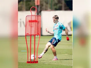 Flamengo conta com retornos mas ainda terá dupla titular fora para duelo contra o Estudiantes, na quinta (18)