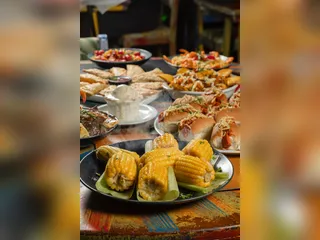 Homenagem a São João reúne tradição, música e gastronomia no Restaurante Dos Sertões
