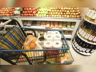 Preços de alimentos caem e prévia da inflação de junho fica em 0,26%