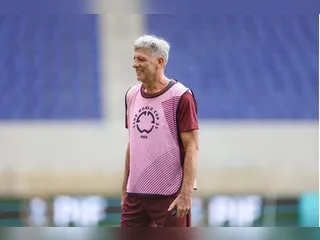 Renato Gaúcho deve manter formação com três zagueiros no Fluminense