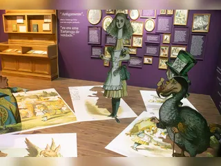 Shopping de Niterói recebe exposição inédita nos dos 160 anos do clássico do País das Maravilhas