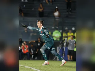 Vasco renova com Léo Jardim até o fim de 2030