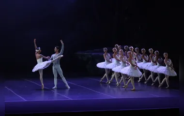Alunos de São Gonçalo assistem ao espetáculo O Lago dos Cisnes no Theatro Municipal do Rio