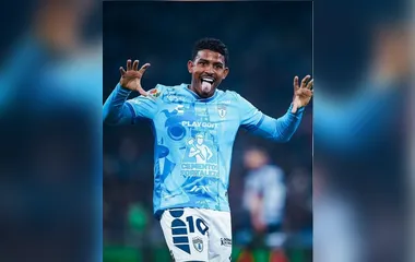 Após reunião, Fluminense encaminha retorno do atacante John Kennedy