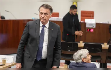 Bolsonaro nega tentativa de golpe e 'convida' Moraes para ser seu vice em 2026