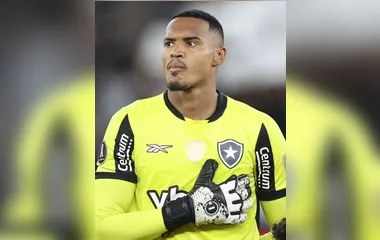 Botafogo acerta venda do goleiro John ao Nottingham Forest