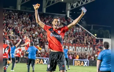 Botafogo formaliza terceira proposta para tentar contratar Alix Vinicius