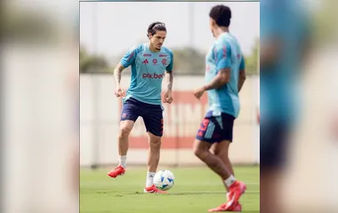 Pedro retorna aos treinamentos com o restante do elenco no Flamengo