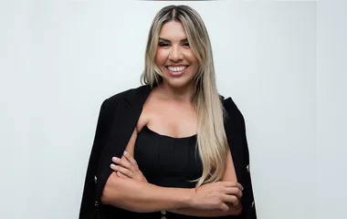 Professora de Maricá lança livro na Bienal do Livro Rio 2025