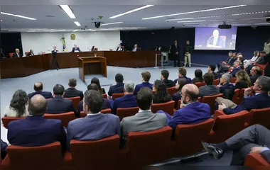 Saiba como foi o 1º dia do julgamento de Bolsonaro e mais sete réus