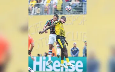 Thiago Silva, do Fluminense, ganha duelo e vira destaque internacional