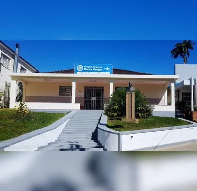Criança de 3 anos é baleada no portão de casa em Rio Bonito