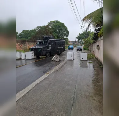 Polícia retira barricadas e libera o 'Xerec@0', em São Gonçalo