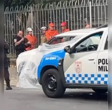 Tentativa de assalto contra dois PMs acaba com um policial morto no Rio