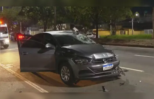 Motorista atropela e mata duas pessoas na Avenida Brasil