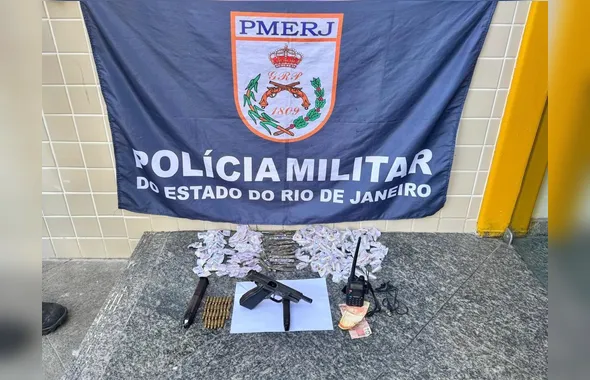 Pimba: PM prende dois e apreende drogas em comunidade no Fonseca
