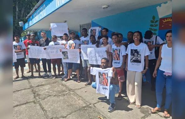 "Quem fez isso é covarde", lamentam amigos de infância do jovem morto após ser espancado em bar no Mutondo