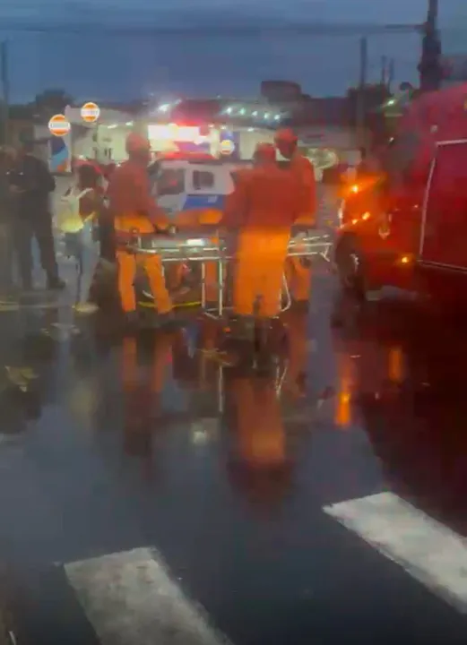 Por causa do acidente, o trânsito ficou muito confruso no local