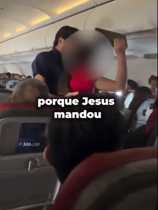 Comissários de Voo tiveram que agir para controlar a situação