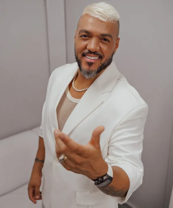 Belo  fez a alegria do fãs