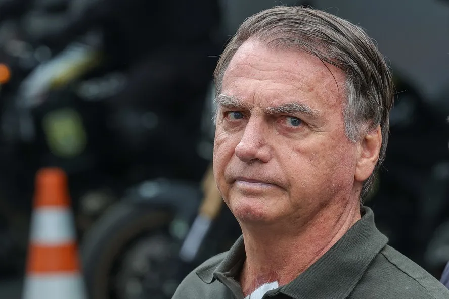 O ex-presidente Jair Bolsonaro foi preso preventivamente na manhã deste sábado (22)