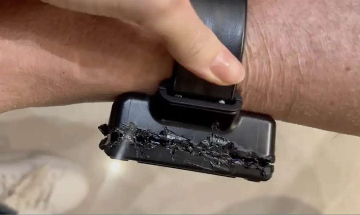 Bolsonaro foi preso após confessar que usou um ferro de solda para tentar romper o equipamento