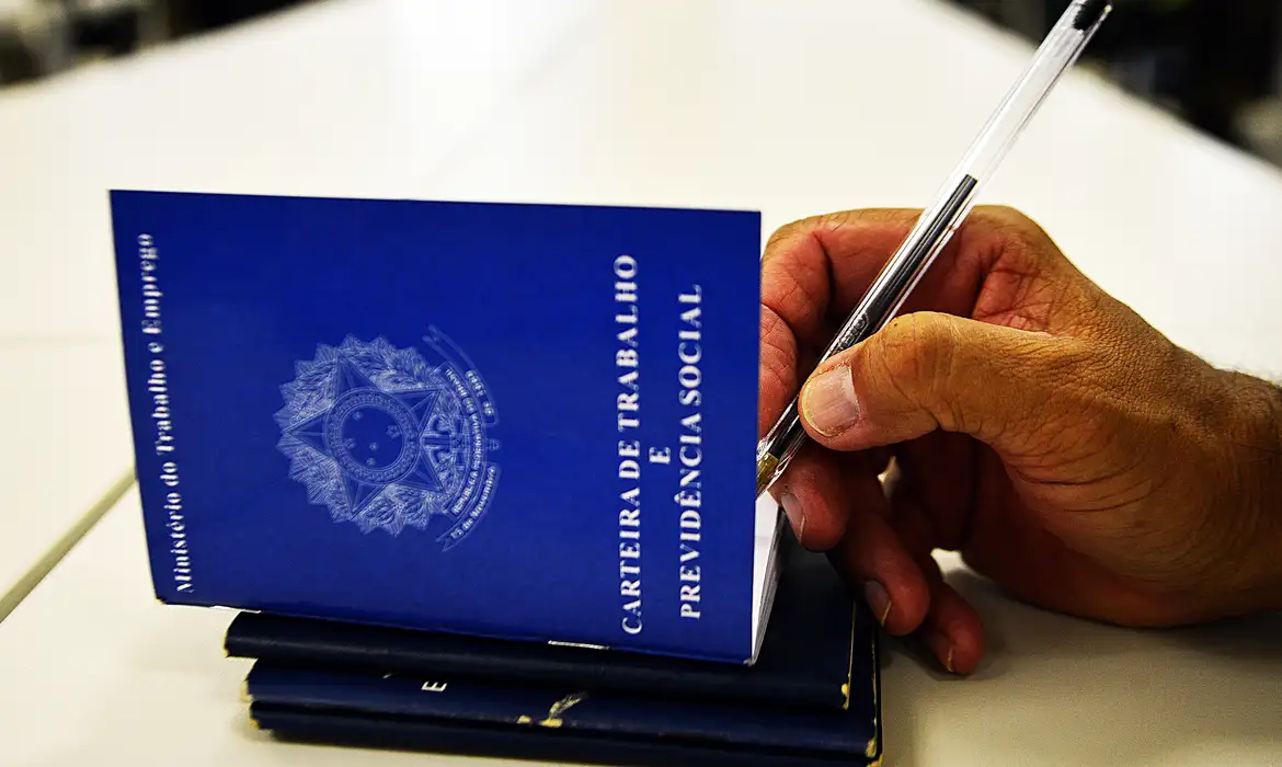 Para concorrer às oportunidades, é importante manter cadastro e currículos atualizados no Sistema Nacional de Emprego