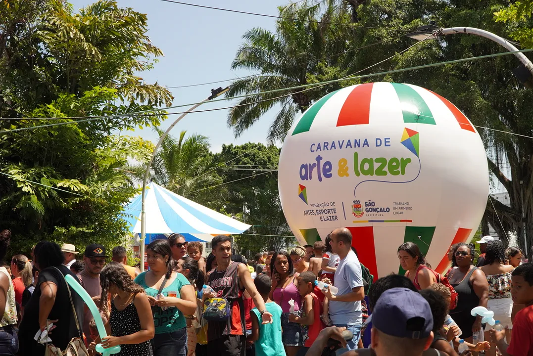 A atividade conta com diversas brincadeiras lúdicas, atividades esportivas e artísticas e muito mais